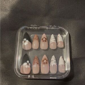 Stylish Floral Press-On Nails